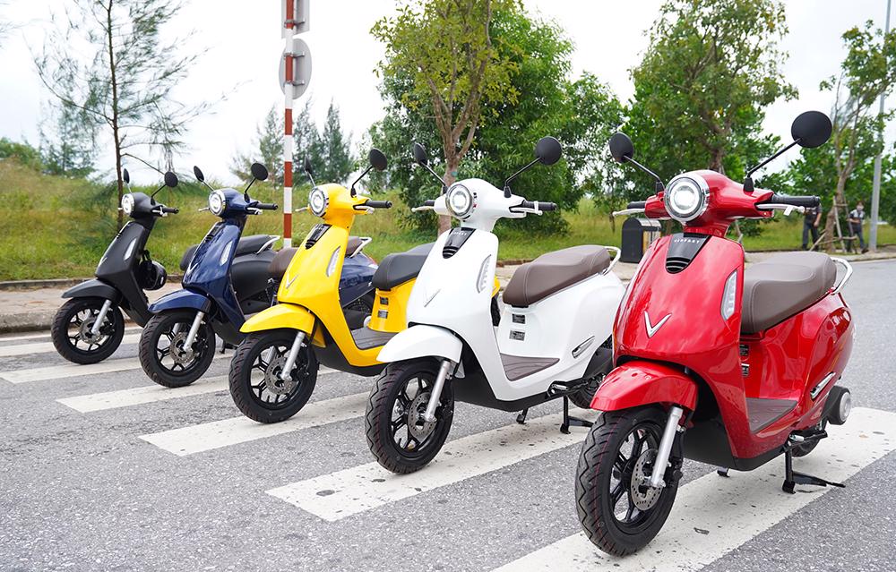 Xe máy điện giá rẻ hoàn toàn do người Việt phát triển VinFast Evo200 chính thức đến tay người dùng