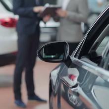 Nới room tín dụng, người mua xe ô tô vẫn chưa thoát cảnh vay tiền kiểu "bia kèm lạc"