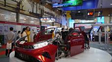 Ngành công nghiệp hỗ trợ ô tô Việt: “Cửa sáng” nhưng liệu có dễ đi?