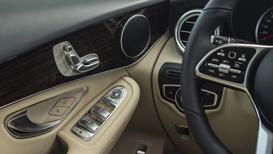 Giá 1,7 tỷ, Mercedes GLC 200 mới quyết “kéo” khách phổ thông - Ảnh 2