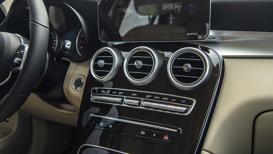 Giá 1,7 tỷ, Mercedes GLC 200 mới quyết “kéo” khách phổ thông - Ảnh 3