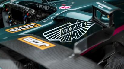 Đội đua Aston Martin ch&#237;nh thức ra mắt xe đua mới AMR21 2021 - Ảnh 2