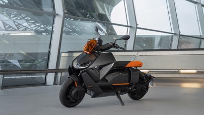 BMW ra mắt scooter điện tương lai CE 04 gi&#225; khởi điểm 11,795 USD - Ảnh 9