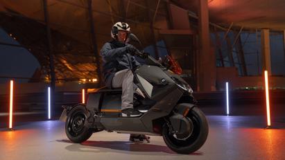 BMW ra mắt scooter điện tương lai CE 04 gi&#225; khởi điểm 11,795 USD - Ảnh 4