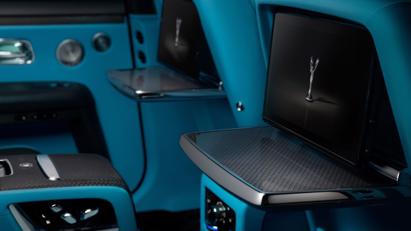 Rolls-Royce Ghost 2022 lộ diện với phi&#234;n bản đen nh&#225;m huyền b&#237; - Ảnh 7