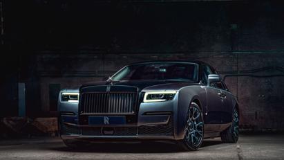 Rolls-Royce Ghost 2022 lộ diện với phi&#234;n bản đen nh&#225;m huyền b&#237; - Ảnh 3