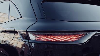 DS 7 Crossback Elysee – “Siêu xe” đặc biệt phiên bản mới của Tổng thống Pháp - Ảnh 7