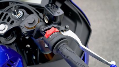 Soi chi tiết Yamaha R3 2020 nhập khẩu ch&#237;nh h&#227;ng - Ảnh 17