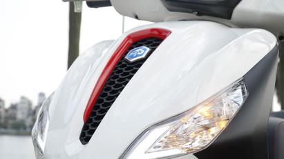 Soi chi tiết Piaggio Medley 2020 c&#243; g&#236; hơn Honda SH - Ảnh 8