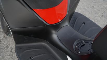 Soi chi tiết Piaggio Medley 2020 c&#243; g&#236; hơn Honda SH - Ảnh 11