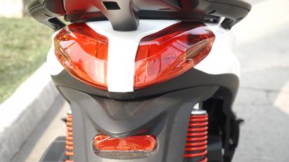 Soi chi tiết Piaggio Medley 2020 c&#243; g&#236; hơn Honda SH - Ảnh 7