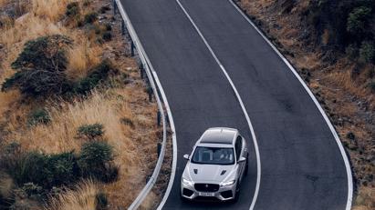 Cặp đôi Jaguar F-Pace và F-Pace SVR lên phim độ phân giải 5,9K - Ảnh 3