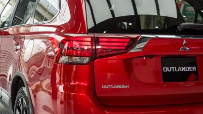 Phi&#234;n bản cao cấp Mitsubishi Outlander ra mắt, gi&#225; 1,058 tỷ đồng - Ảnh 8
