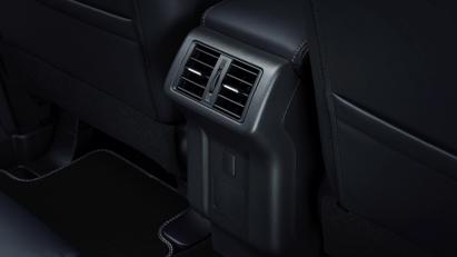 Phi&#234;n bản cao cấp Mitsubishi Outlander ra mắt, gi&#225; 1,058 tỷ đồng - Ảnh 14