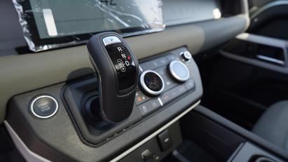 &quot;Vua địa h&#236;nh&quot; Land Rover Defender vừa cập bến tại Việt Nam - Ảnh 8