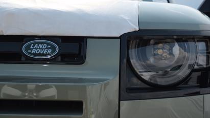 &quot;Vua địa h&#236;nh&quot; Land Rover Defender vừa cập bến tại Việt Nam - Ảnh 1