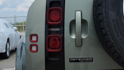 &quot;Vua địa h&#236;nh&quot; Land Rover Defender vừa cập bến tại Việt Nam - Ảnh 4