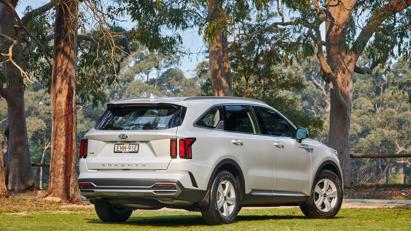 So s&#225;nh Toyota Fortuner 2020 v&#224; Kia Sorento 2021 vừa ra mắt - Ảnh 10