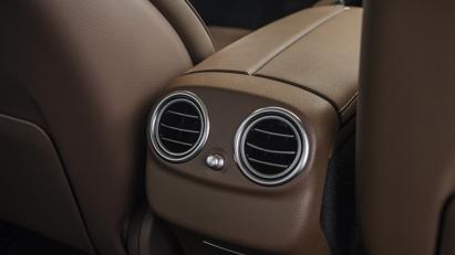 Mercedes E 200 Exclusive gi&#225; 2,29 tỷ đồng tại Việt Nam - Ảnh 9