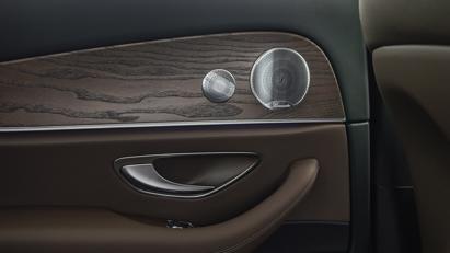 Mercedes E 200 Exclusive gi&#225; 2,29 tỷ đồng tại Việt Nam - Ảnh 8