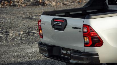Toyota Hilux 2020 – C&#250; bứt tốc ngoạn mục của “vua” n&#250;i rừng - Ảnh 12