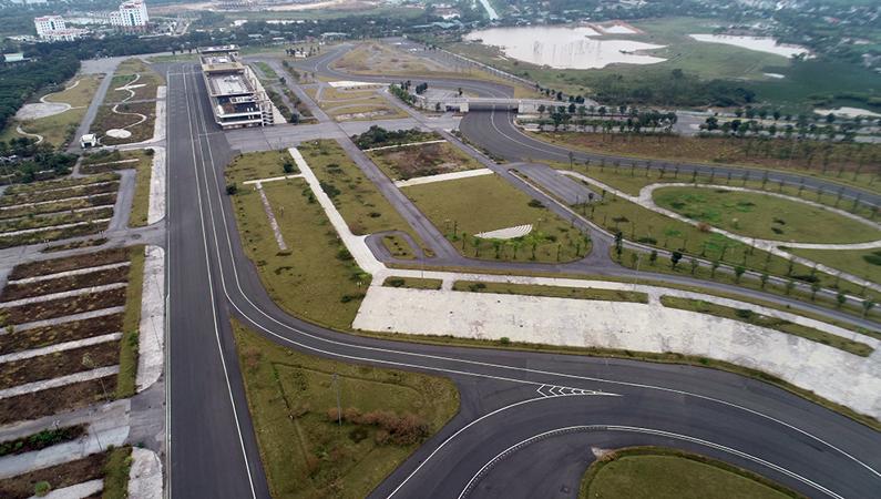Cảnh "hoang phế" trong trường đua F1 hiện đại bậc nhất thế giới ở Hà Nội