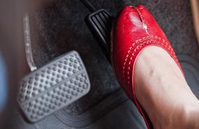 Cách đơn giản chống nhầm chân ga