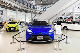Nhật sẽ loại bỏ hoàn toàn ô tô chạy xăng vào 2035