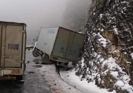 Kinh nghiệm tài xế ô tô cần lưu ý khi lái xe ở các đoạn đường trơn trượt do băng tuyết