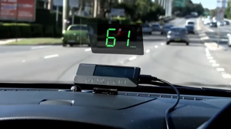 HUD - món độ giá rẻ hỗ trợ tài xế quan sát