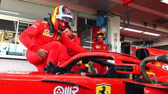 Những hình ảnh đầu tiên của tân binh Carlos Sainz trên đường đua cho Ferrari