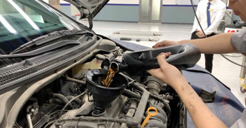 Xe ô tô cần được thay dầu khi nào?