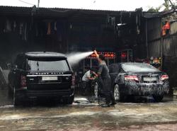 Rửa xe ngày cận Tết "hốt bạc" 200.000 đồng/lượt, khách vẫn tấp nập