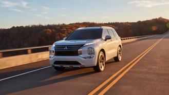 Loạt ảnh Mitsubishi Outlander 2022 mới vừa lộ diện 