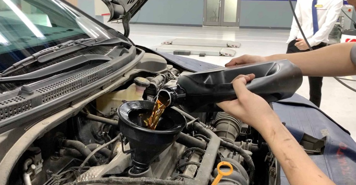 Những thói quen xấu khiến xe ô tô nhanh "tã"