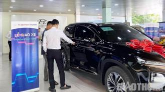 Ra Tết đại lý ô tô vắng lặng, nhiều mẫu xe giảm giá hết nấc
