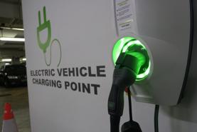 Việt Nam có thể học hỏi gì từ kinh nghiệm phổ cập xe điện của Singapore?