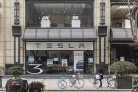 Doanh số Tesla tại Trung Quốc bất ngờ sụt giảm một nửa