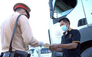 Hà Nội: Tài xế cần giấy tờ gì để qua 22 chốt kiểm dịch nhanh chóng?