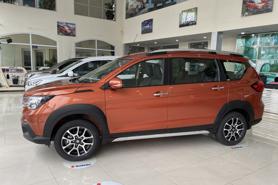 Suzuki XL7 giảm giá kỷ lục tại đại lý, rẻ hơn gần trăm triệu so với Mitsubishi Xpander