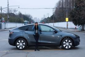 Các hãng xe điện Trung Quốc đổ xô lên mạng, hợp tác với KOL