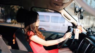 Lái xe quá lâu dưới trời nắng, sức khỏe sẽ bị ảnh hưởng như thế nào?