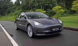 Xe Tesla hàng về không kịp bán