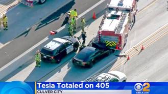 Xe trang bị tính năng tự lái Autopilot gây hàng loạt tai nạn, Tesla bị điều tra 