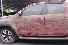 Bạn không nên làm gì khi xe ô tô bị bụi bẩn?