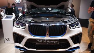 BMW trình diễn mẫu SUV chạy pin nhiên liệu hydro iX5 tại triển lãm Munich