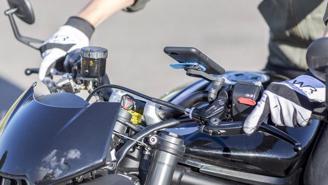 Apple cảnh báo camera của iPhone có thể bị hỏng do rung xe máy