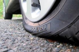  Kinh nghiệm kiểm tra lốp xe ô tô bị xì hơi