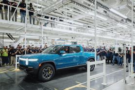 Rivian chính thức sản xuất thành công chiếc bán tải điện R1T đầu tiên