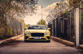 Bentley Continental GT Speed ​​2022 ra mắt tại "sân khấu" là căn cứ quân sự bỏ hoang 